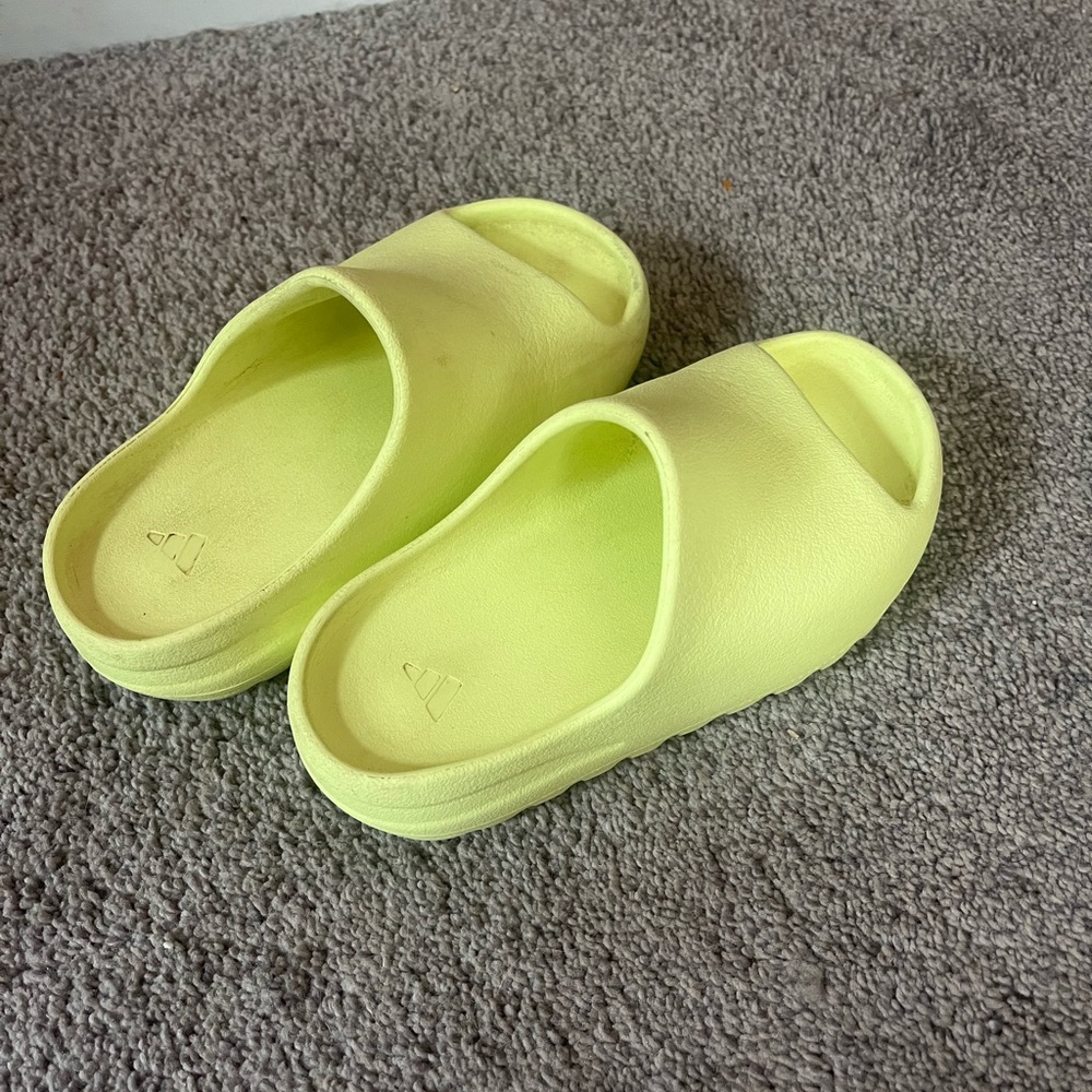 yeezy slides